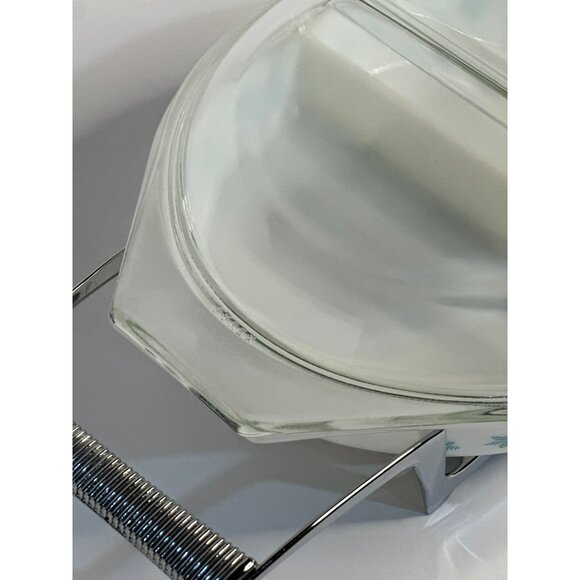 Vintage Pyrex Snowflake Oval Divided Casserole Dish | With Lid and Metal Carrier - Picture 5 of 12